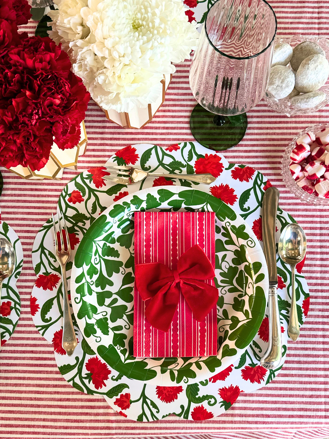 Red Carnation Scalloped Paper Placemats | Set of 24