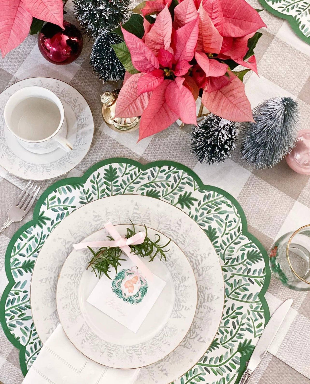 Green Vine Scalloped Paper Placemats | Set of 24