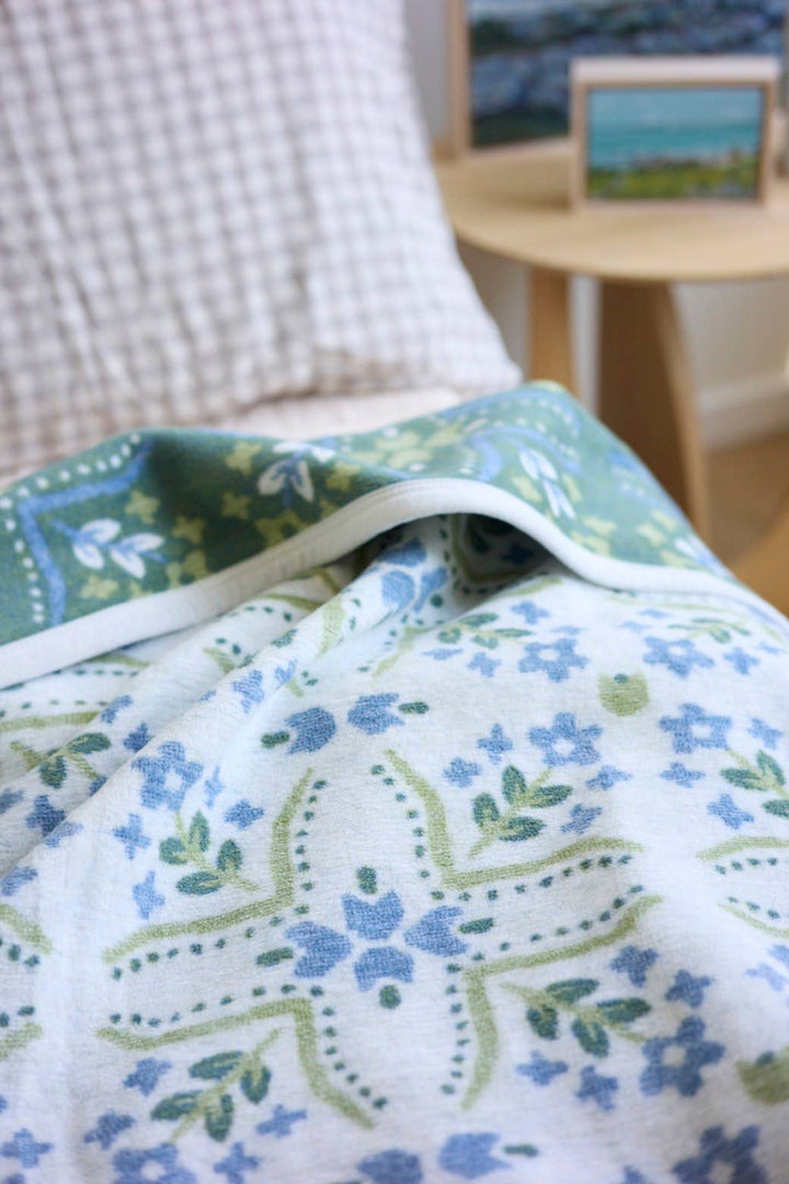 ChappyWrap - Farmhouse Flowers Blanket