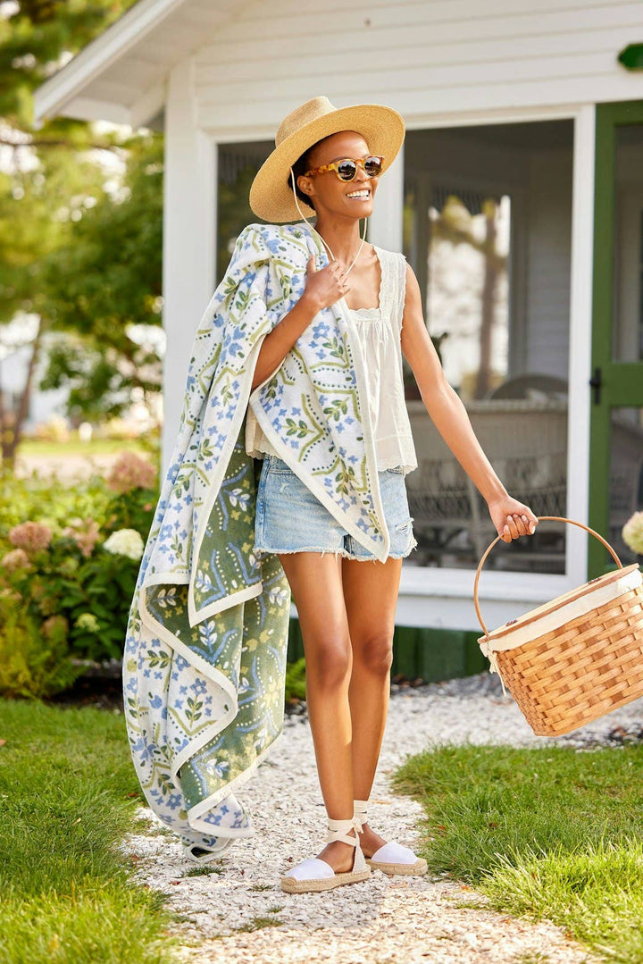 ChappyWrap - Farmhouse Flowers Blanket
