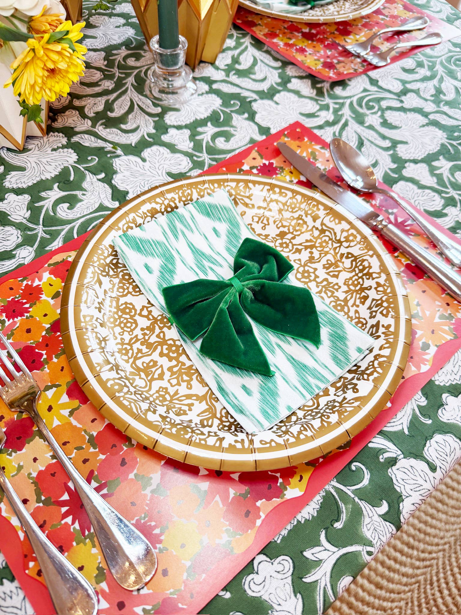 Green Ikat Linen-feel Paper Dinner Napkins / Guest Towels - Thumbnail 3