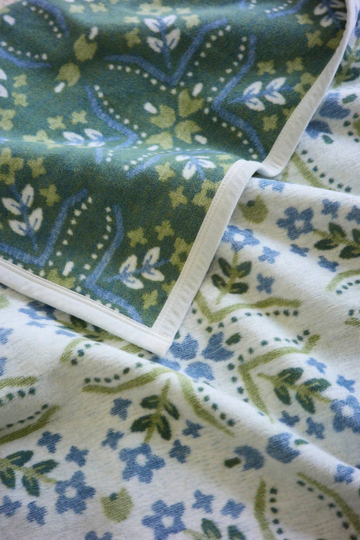 ChappyWrap - Farmhouse Flowers Blanket